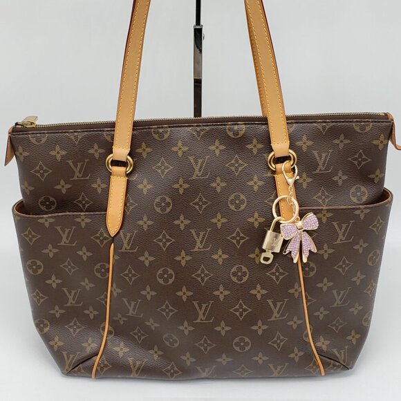 Authentic Louis Vuitton Lock & Key with unbranded Bagcharm, Keycharm, Keychain - Picture 3 of 8